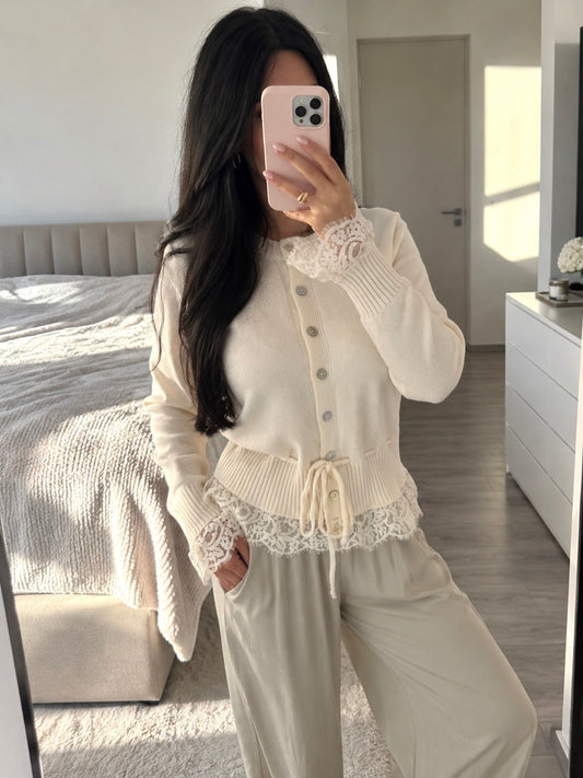 CARDIGAN HAILEY MIT SPITZE UND TAILLENZUG Musselin kaufen | Miss Nova