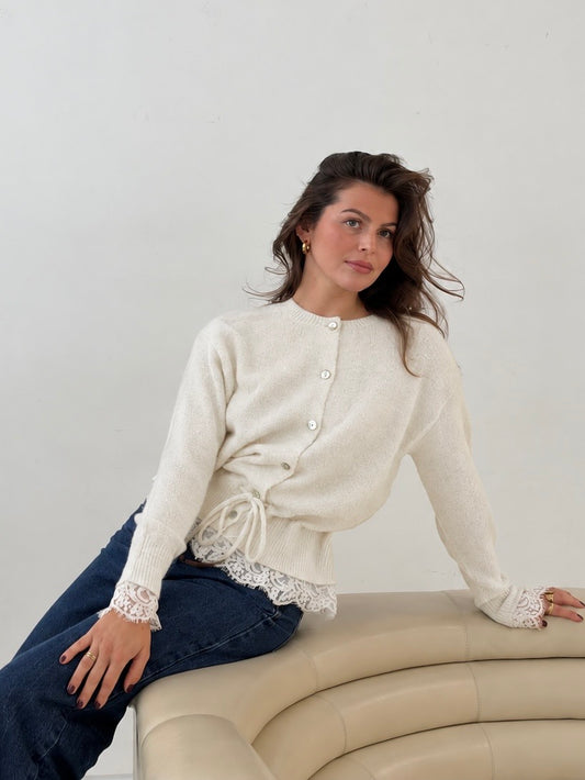 CARDIGAN ANNABELLE MIT SPITZE UND TAILLENZUG Musselin kaufen | Miss Nova