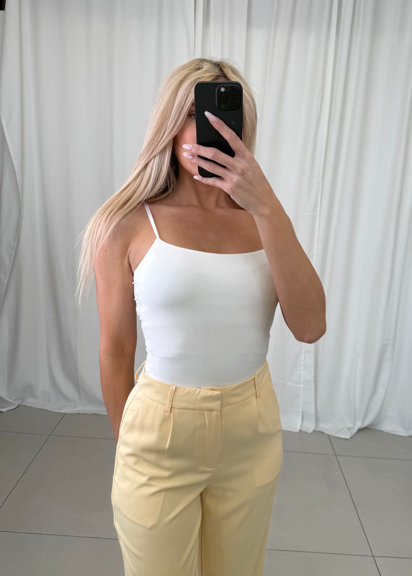 SOFT VISKOSE BASIC TOP MIT VERSTELLBAREN TRÄGERN