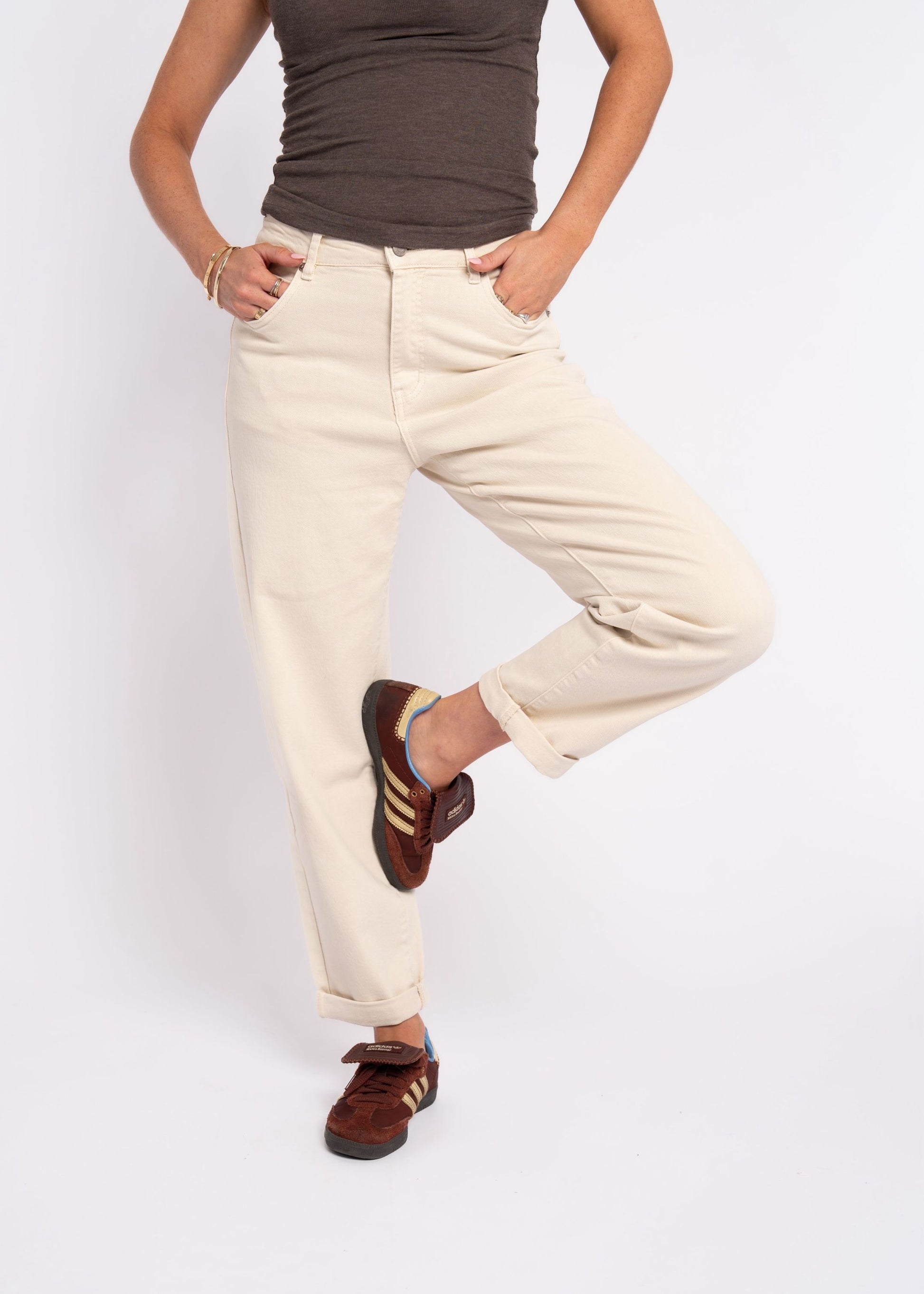 Stretch Mom Jeans Lana Beige Detailansicht – MissNova
