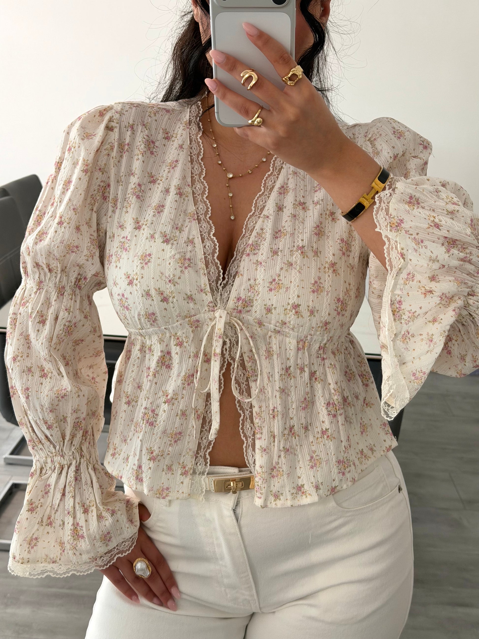 FLORALE BAUMWOLLBLUSE ELEONORA MIT SPITZE – Damenmode bei Miss Nova