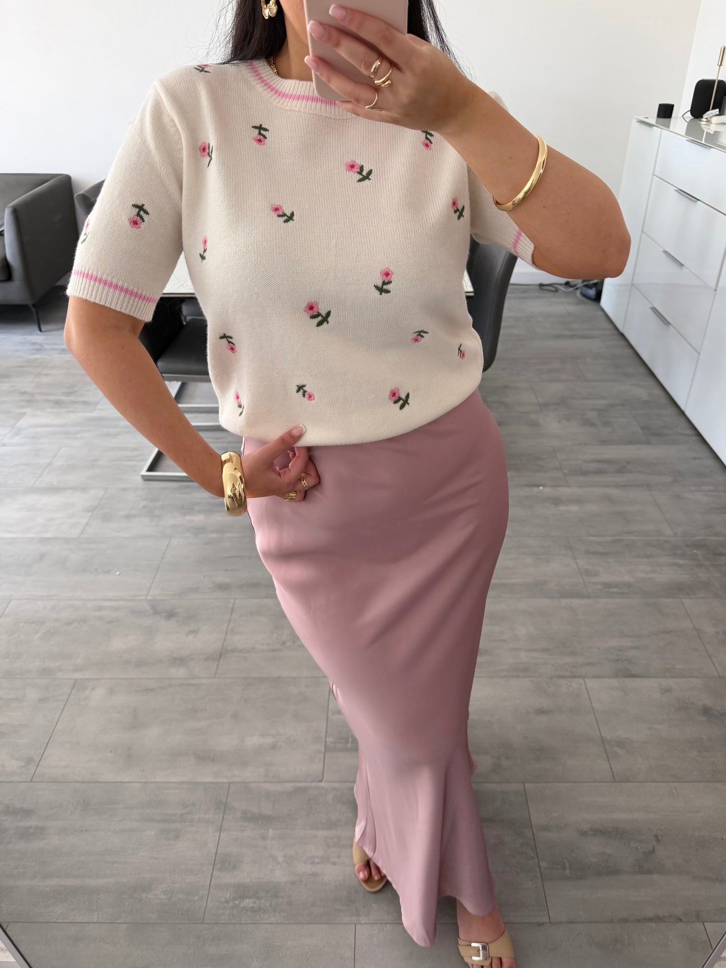 STRICKTOP MIT BLUMENSTICKEREI LILLY – Miss Nova Damenmode