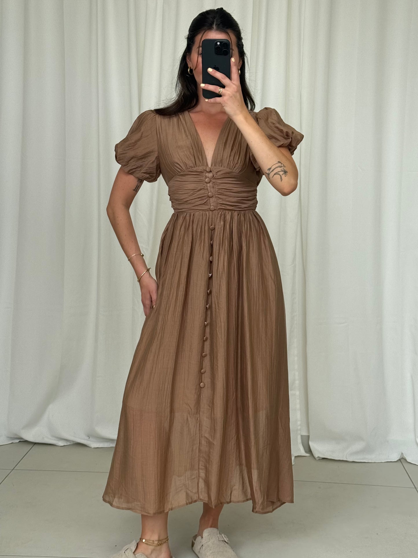 MAXIKLEID MIT KNOPFLEISTE ALVINA – Damenkleid bei Missnova