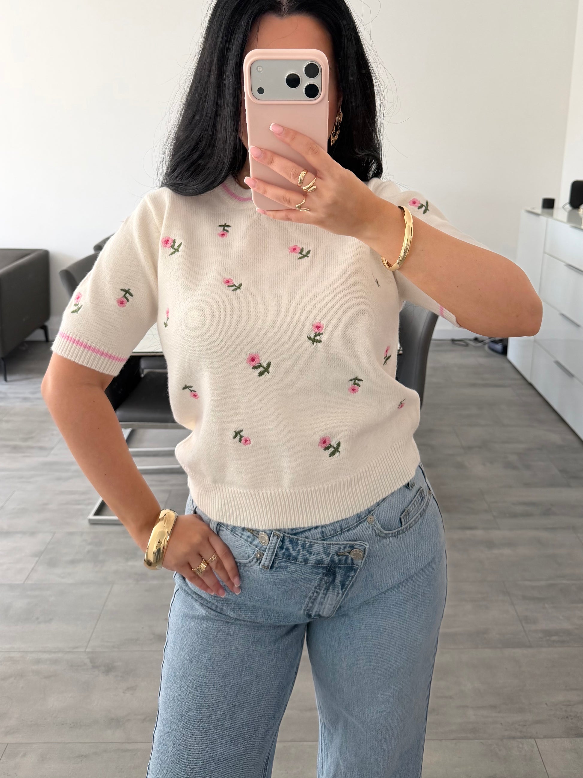 STRICKTOP MIT BLUMENSTICKEREI LILLY – Miss Nova Damenmode