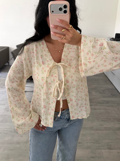 Musselin Bluse Tulip Mit Schleifen Und Blümchen Detailansicht – MissNova