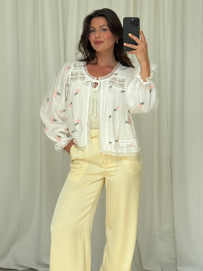 BAUMWOLLBLUSE LILLY MIT BESTICKTEN BLUMEN