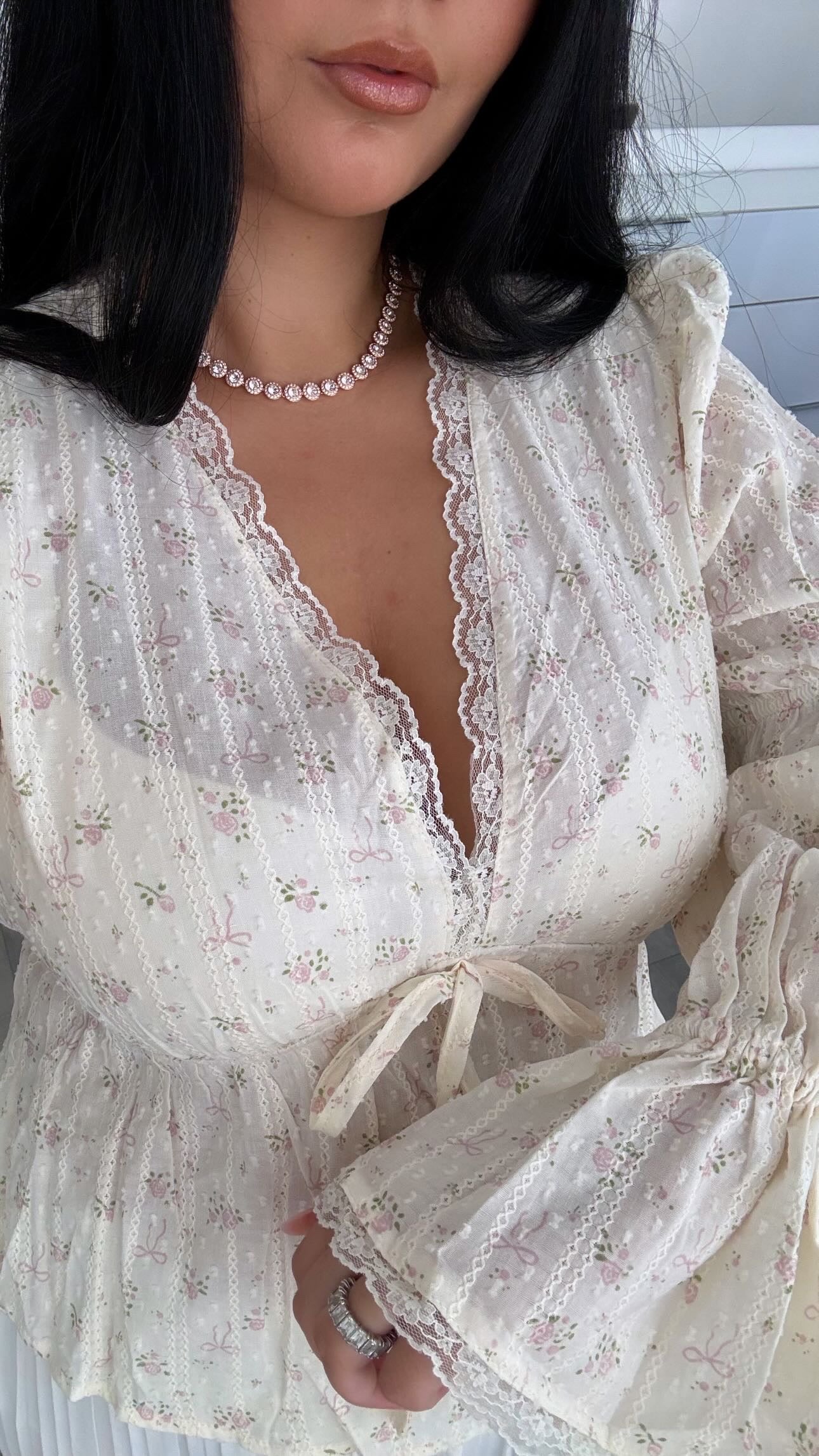 FLORALE BAUMWOLLBLUSE JASMIN MIT SPITZE – Miss Nova Damenmode