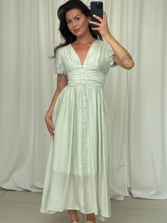 MAXIKLEID MIT KNOPFLEISTE ALVINA Musselin kaufen | Miss Nova