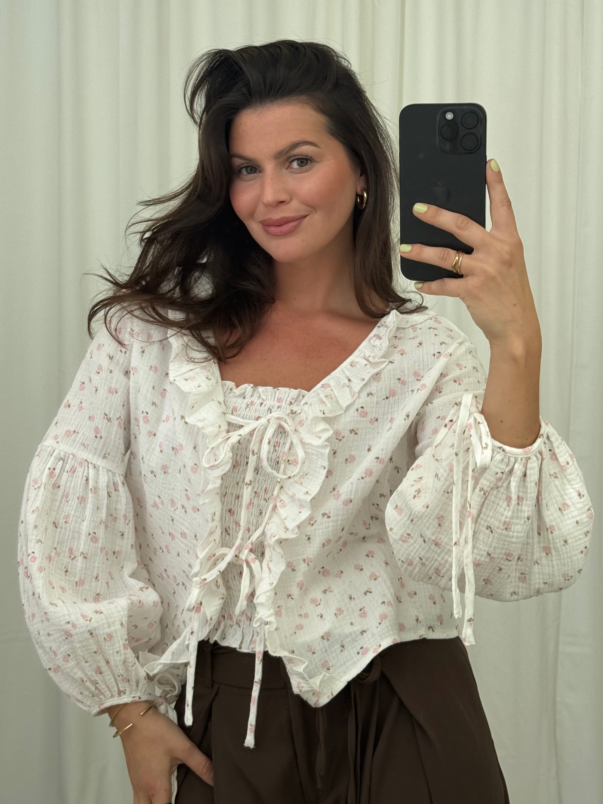 MUSSELIN RÜSCHEN BLUSE BLÜMCHENLIEBE – Musselin Mode Miss Nova