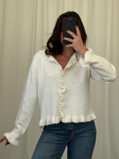 CARDIGAN ELLA MIT RÜSCHEN UND PERLEN