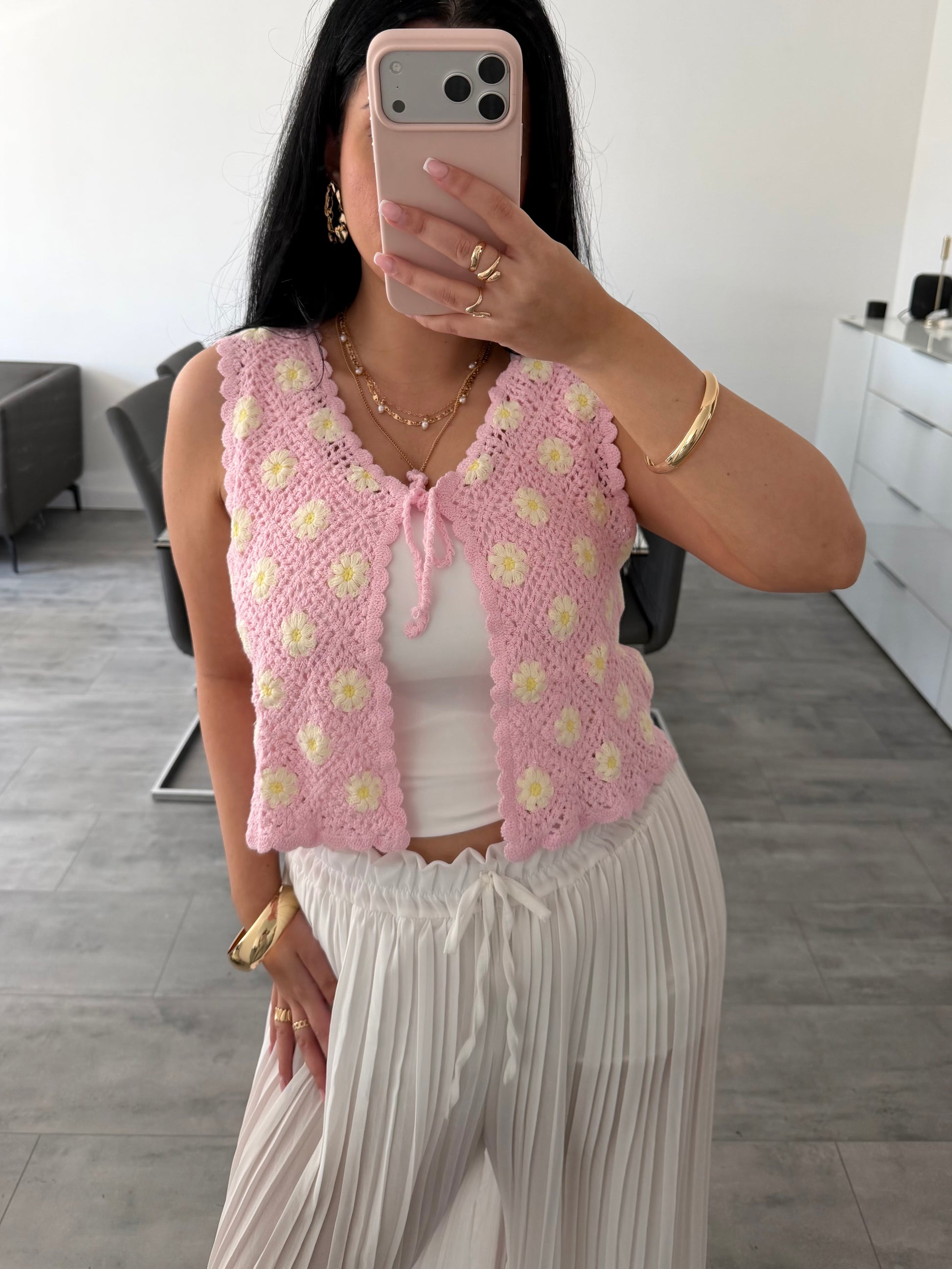 HÄKELWESTE MIT BLUMENSTICKEREI JULIE – Damenmode bei Miss Nova