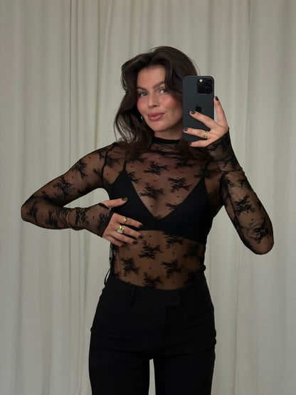 MESH-TOP MIT BLUMENMUSTER DINA SCHWARZ