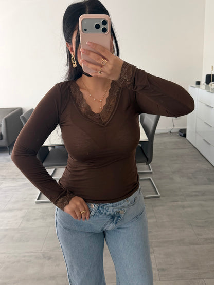VISKOSE-KASCHMIR OBERTEIL MIT SPITZE – Miss Nova Damenmode