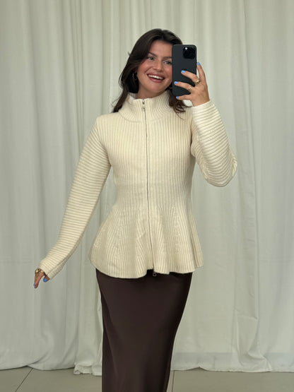 ZIP-STRICKJACKE TAILLIERT WILMA