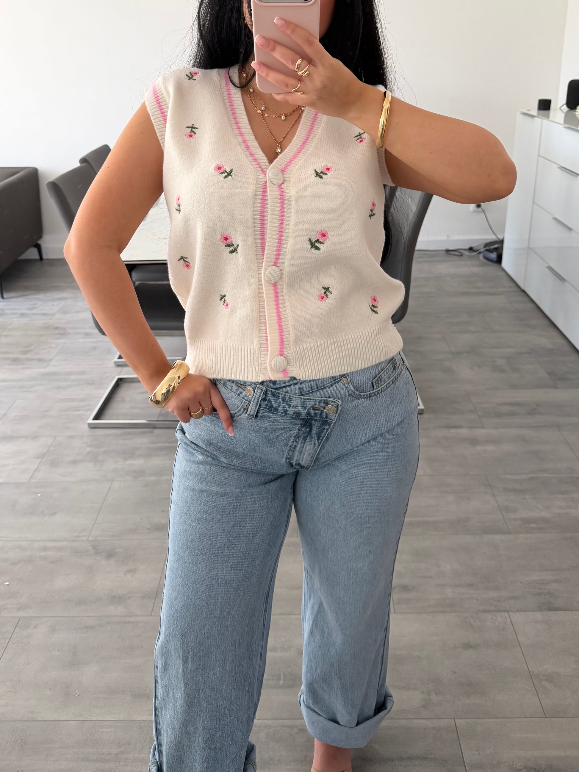 STRICKWESTE MIT BLUMENSTICKEREI LILLY – Miss Nova Damenmode