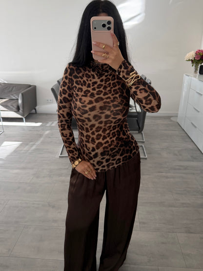 VISKOSE-KASCHMIR LONGSLEEVE MIT ROLLKRAGEN UND LEOPRINT