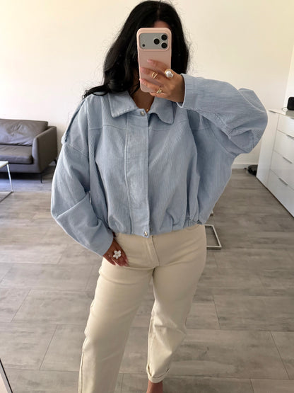 Cord Jacke Babyblau Detailansicht – MissNova