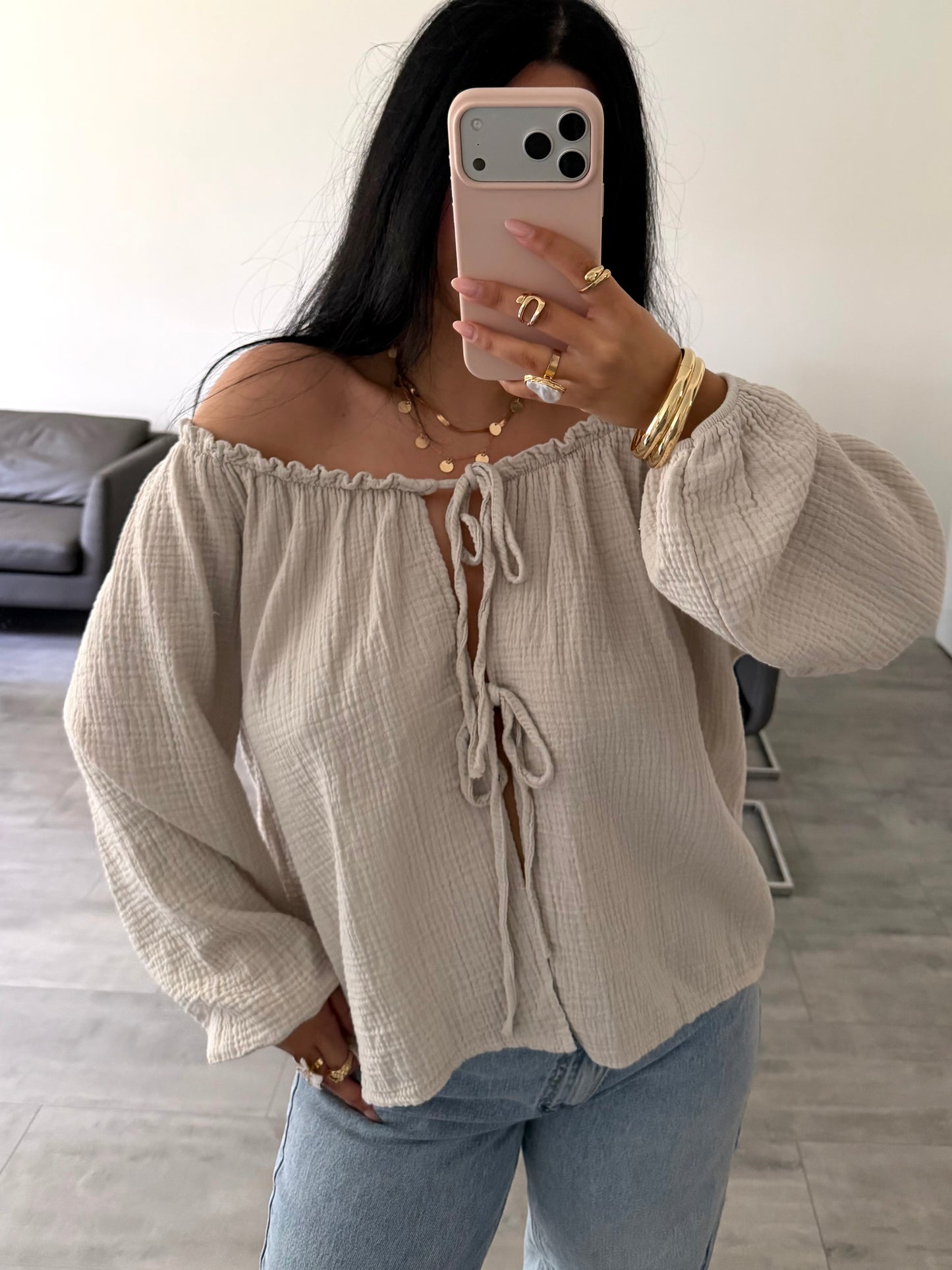 SCHULTERFREIE MUSSELIN BLUSE RENA MIT SCHLEIFEN