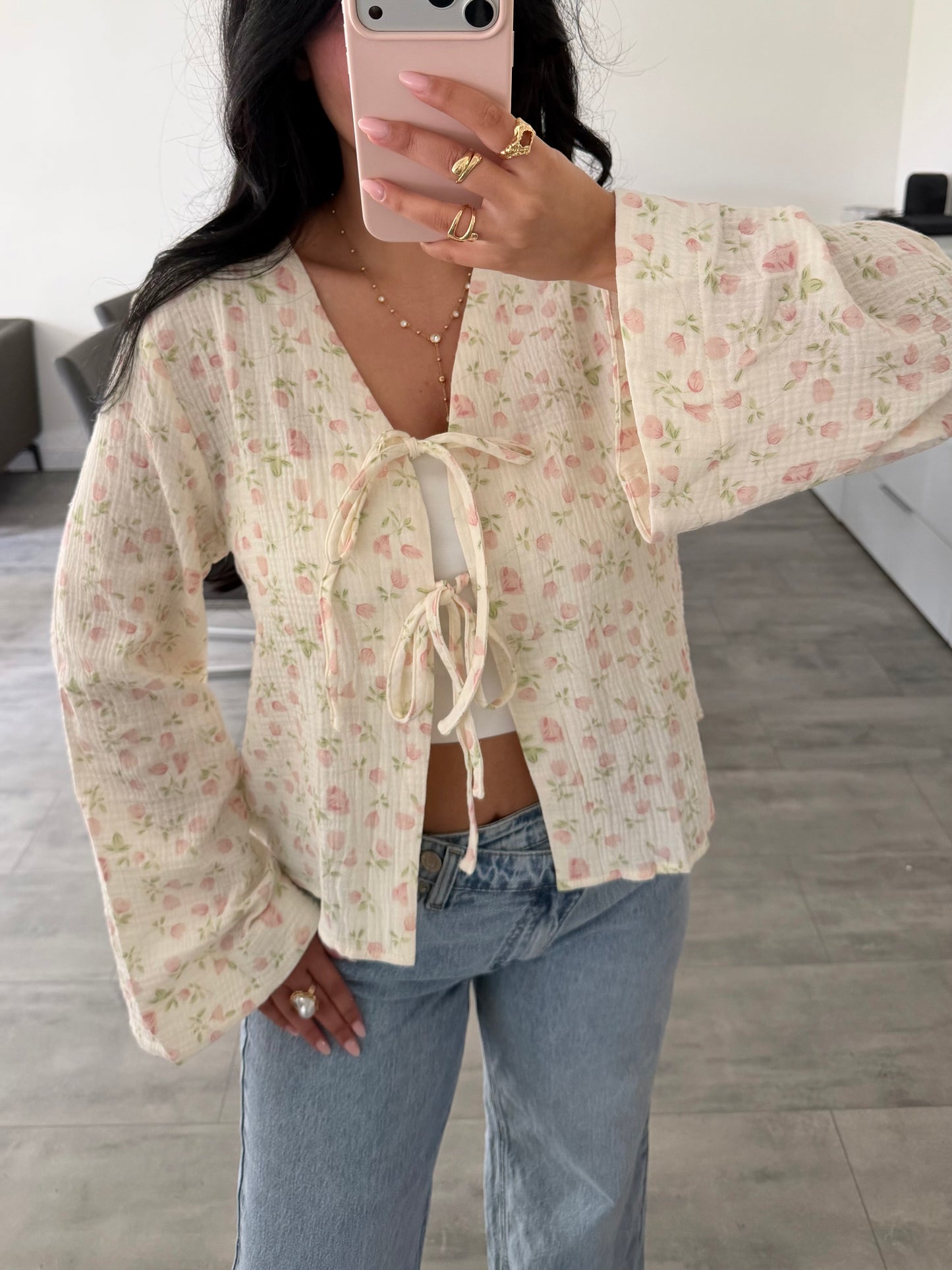 Musselin Bluse Tulip Mit Schleifen Und Blümchen Detailansicht – MissNova