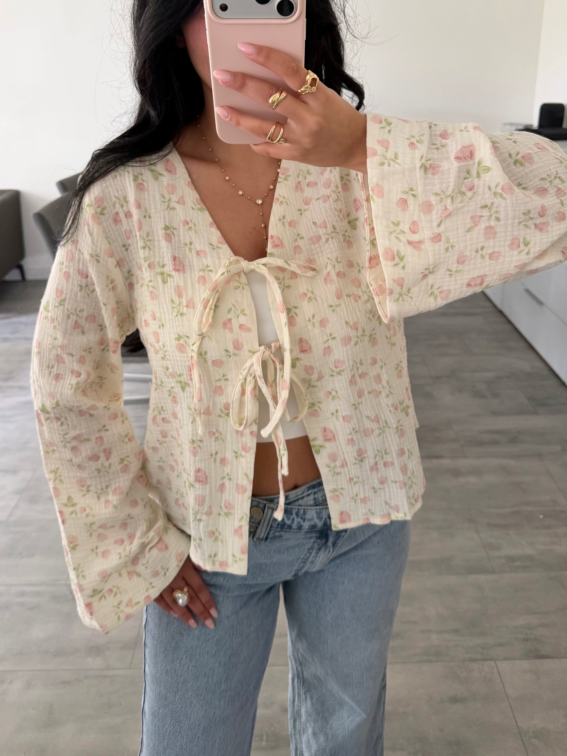 Musselin Bluse Tulip Mit Schleifen Und Blümchen Detailansicht – MissNova
