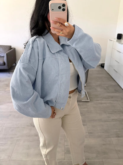 Cord Jacke Babyblau Detailansicht – MissNova