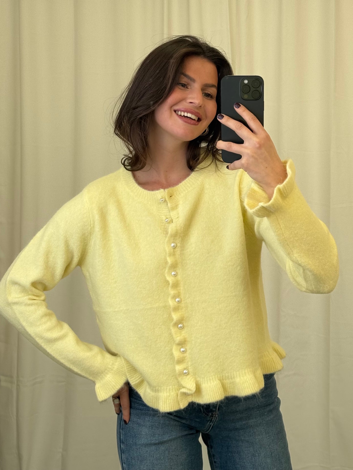 CARDIGAN ELLA MIT RÜSCHEN UND PERLEN