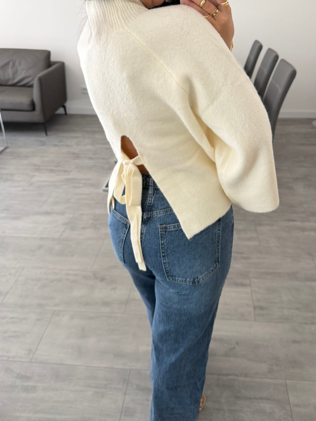 PULLOVER MIT SCHLEIFE AM RÜCKEN