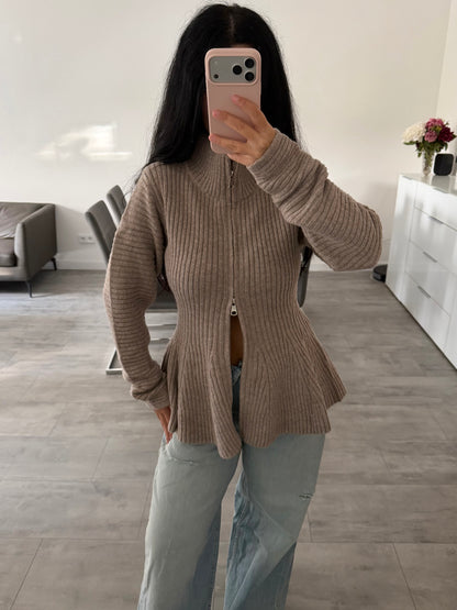 ZIP-STRICKJACKE TAILLIERT WILMA