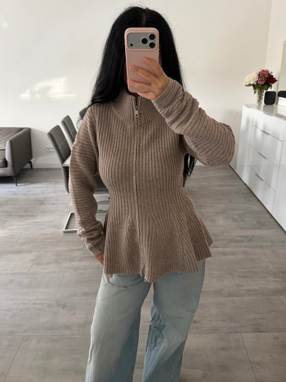 ZIP-STRICKJACKE TAILLIERT WILMA