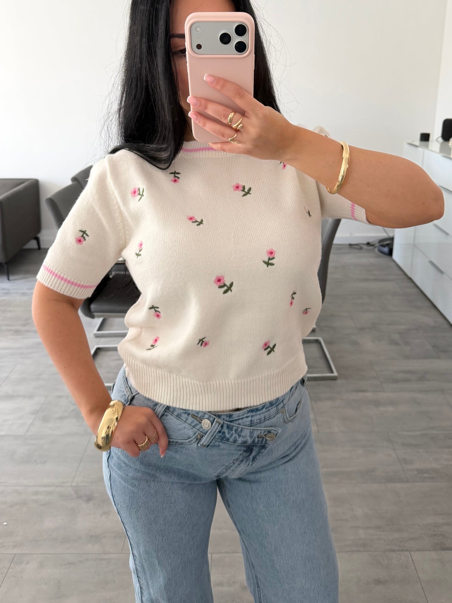 STRICKTOP MIT BLUMENSTICKEREI LILLY – Miss Nova Damenmode