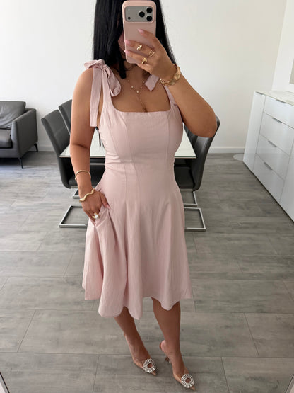 KLEID MIT SCHLEIFEN LYRA – Damenkleid bei Missnova