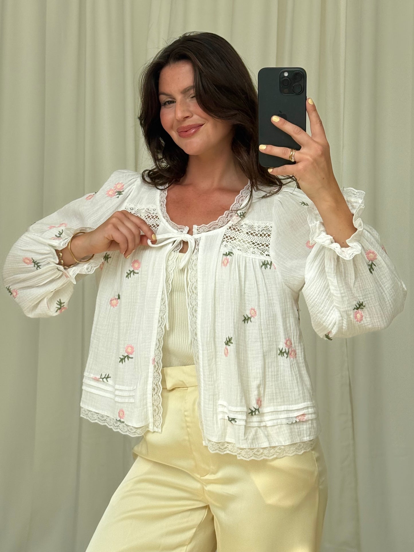 BAUMWOLLBLUSE LILLY MIT BESTICKTEN BLUMEN