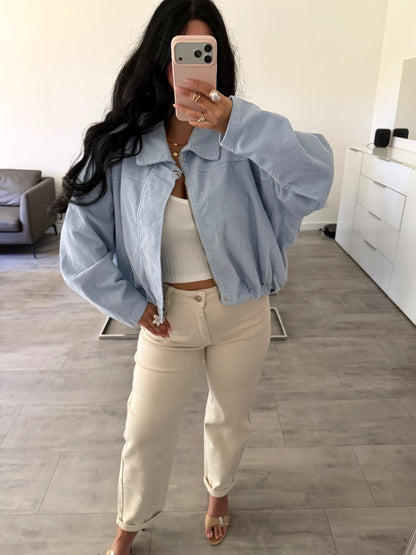 Cord Jacke Babyblau Detailansicht – MissNova