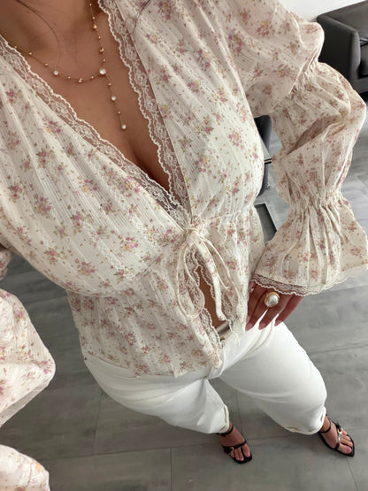 FLORALE BAUMWOLLBLUSE ELEONORA MIT SPITZE – Miss Nova Damenmode