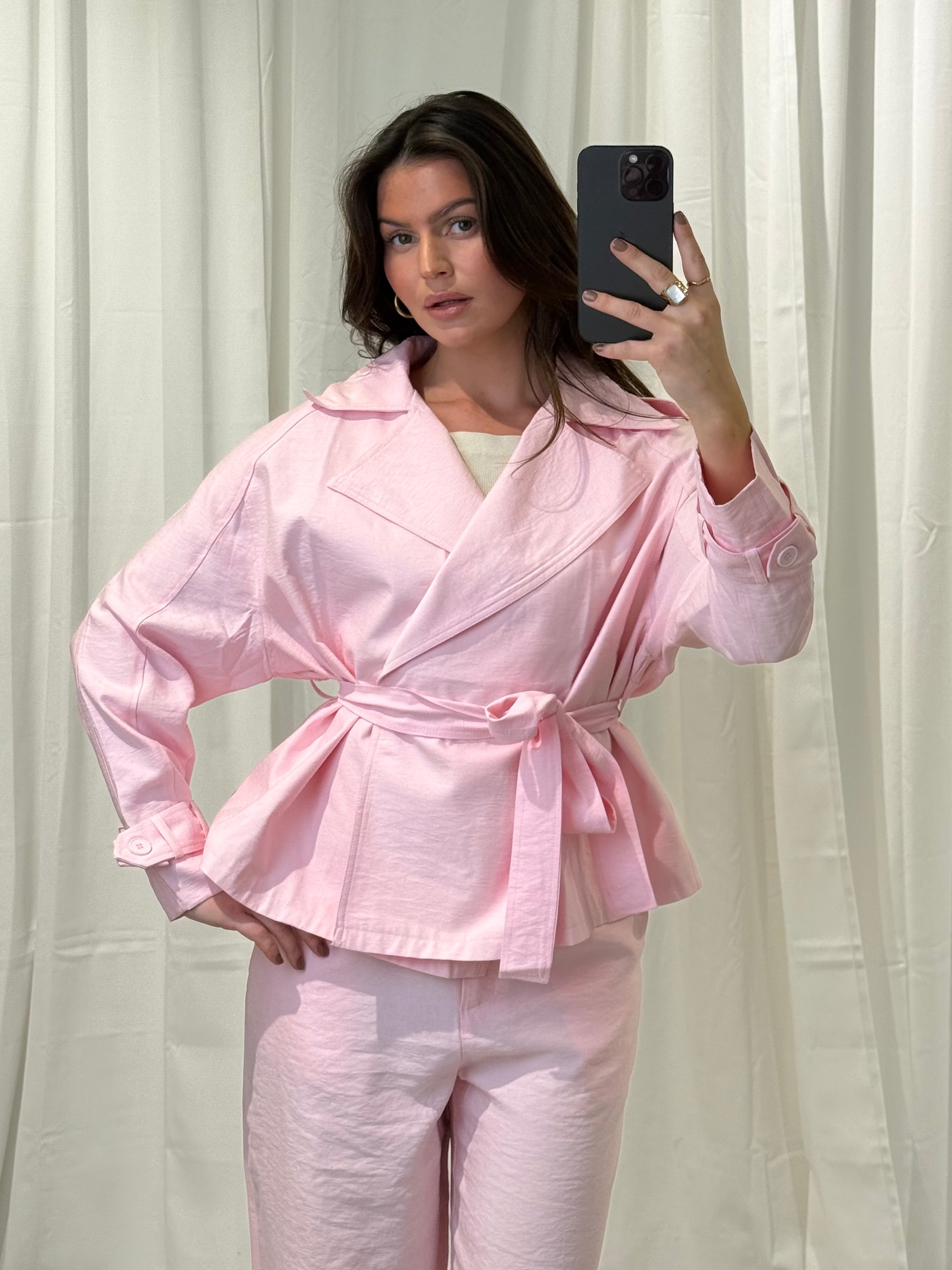 KURZER TRENCHCOAT – Miss Nova Damenmode