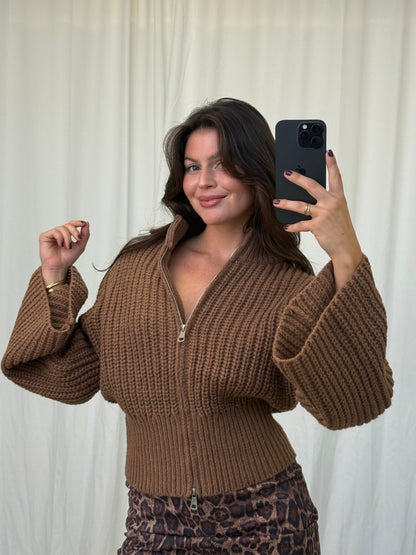 ZIP-STRICKJACKE MIT WEITEN ÄRMELN ELODIE