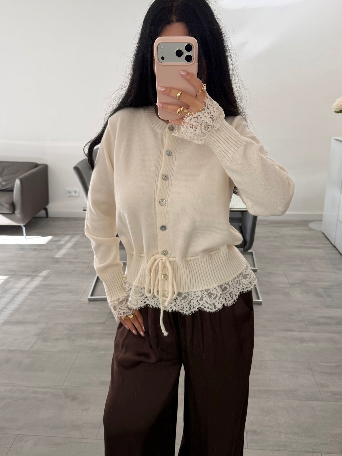 CARDIGAN HAILEY MIT SPITZE UND TAILLENZUG