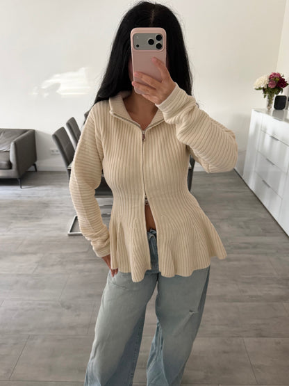 ZIP-STRICKJACKE TAILLIERT WILMA