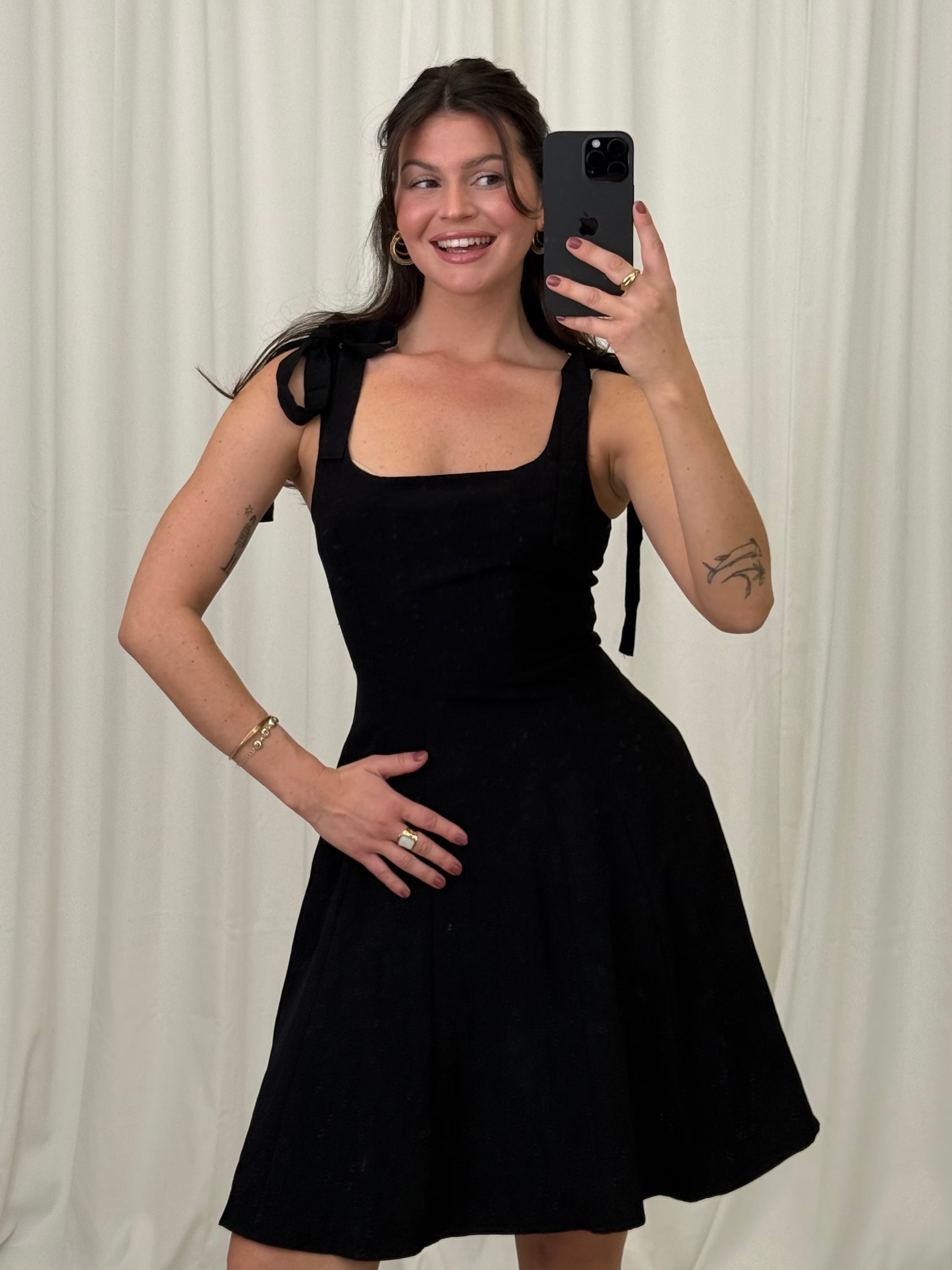 KLEID MIT SCHLEIFEN LYRA – Damenkleid bei Missnova