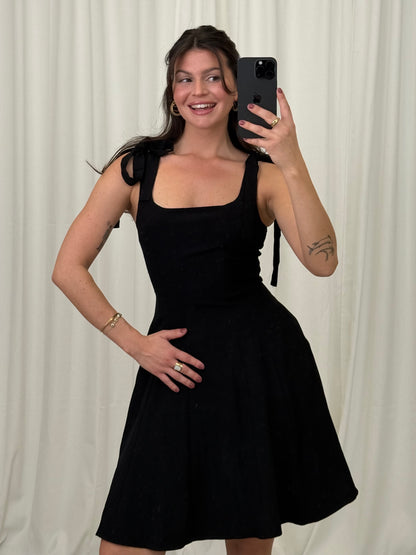 KLEID MIT SCHLEIFEN LYRA – Damenkleid bei Missnova