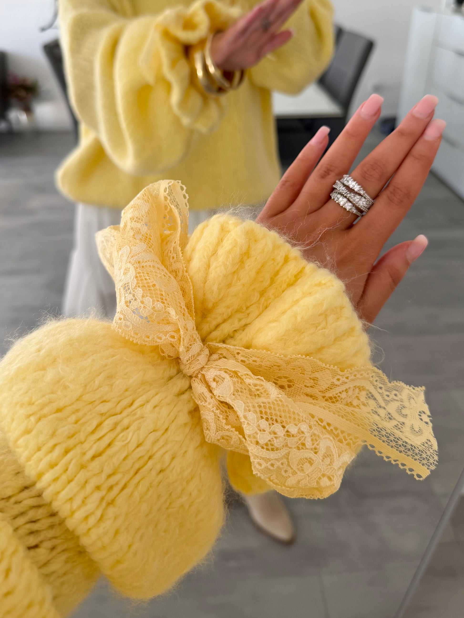 SOFT PULLOVER MIT SPITZENÄRMEL MARA – Miss Nova Damenmode