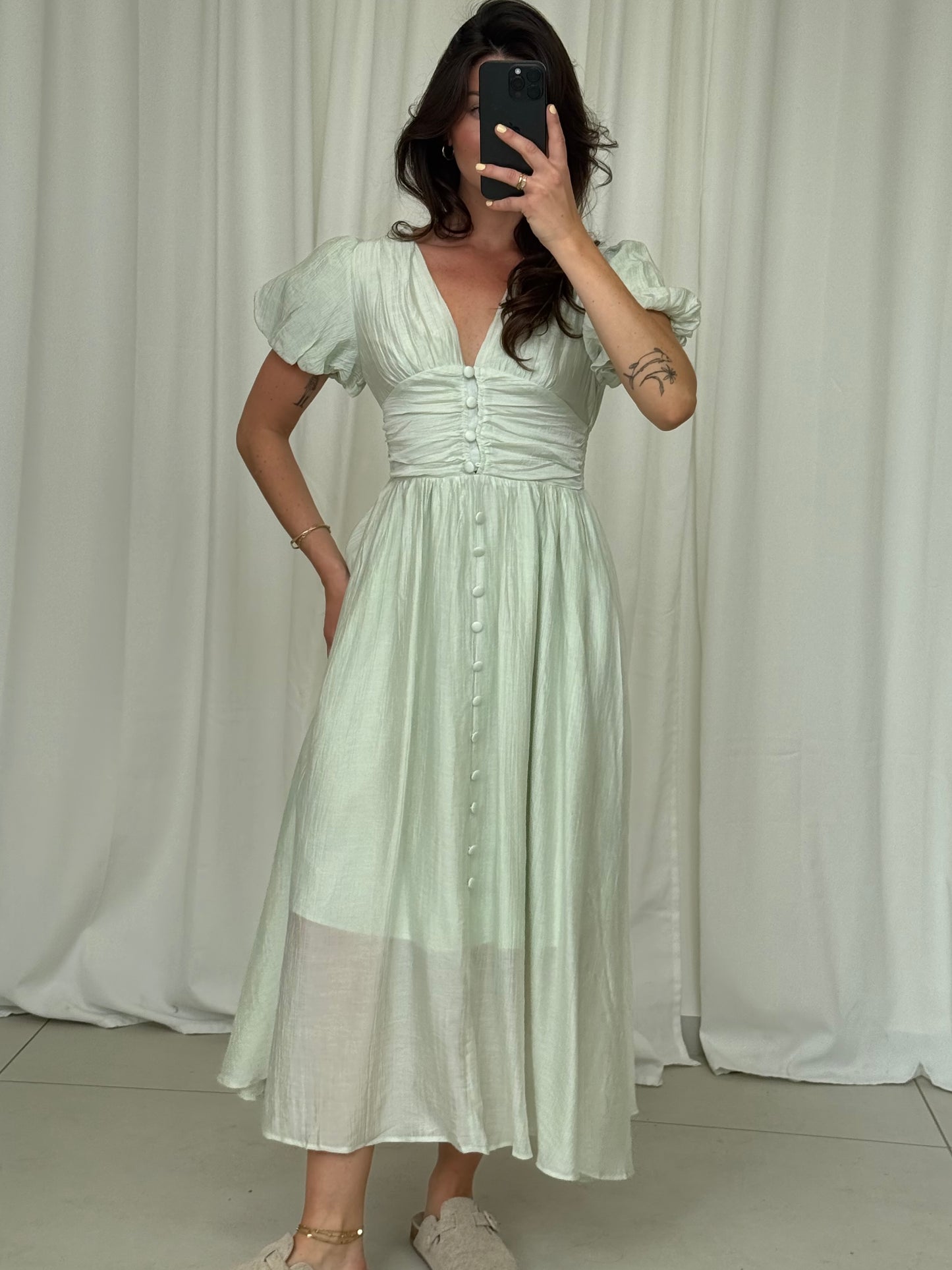 MAXIKLEID MIT KNOPFLEISTE ALVINA