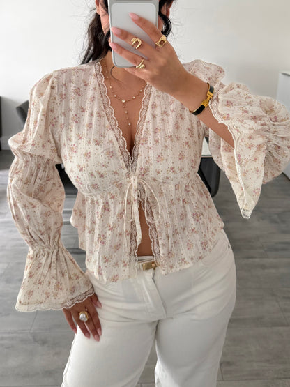 FLORALE BAUMWOLLBLUSE ELEONORA MIT SPITZE – Miss Nova Damenmode