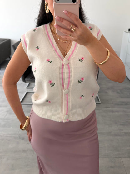 STRICKWESTE MIT BLUMENSTICKEREI LILLY – Miss Nova Damenmode