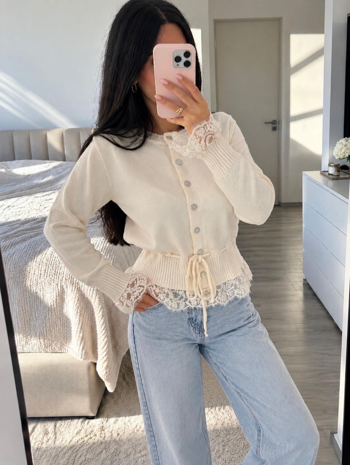 CARDIGAN HAILEY MIT SPITZE UND TAILLENZUG