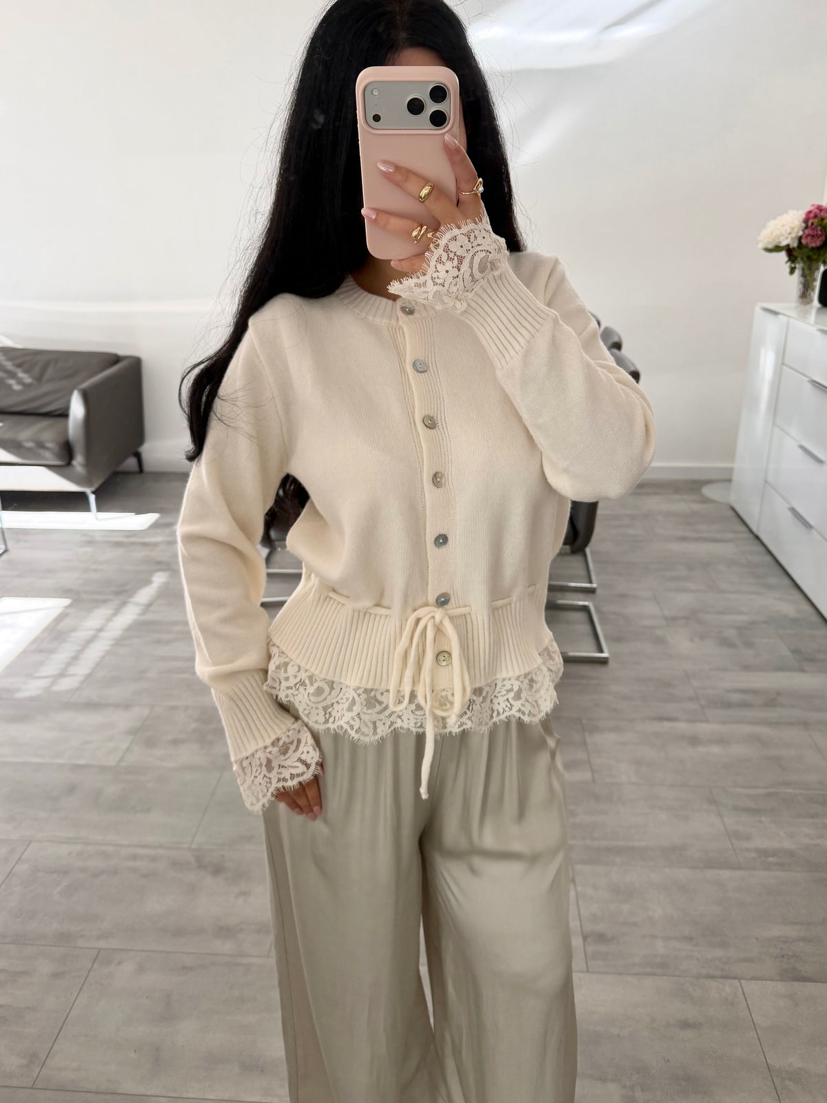 CARDIGAN HAILEY MIT SPITZE UND TAILLENZUG