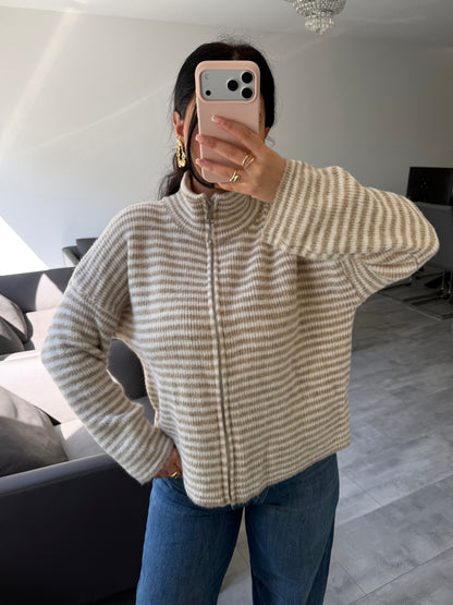 ZIP STRICKJACKE EMILIA GESTREIFT – Miss Nova Damenmode