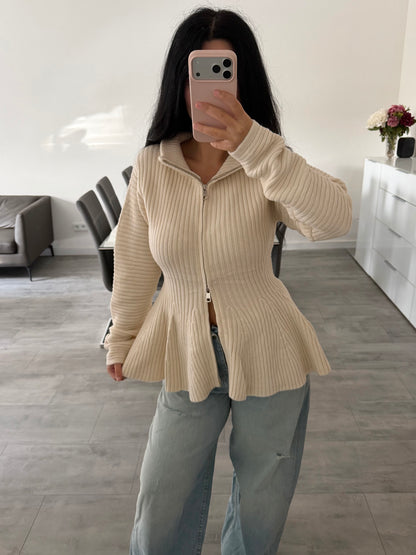 ZIP-STRICKJACKE TAILLIERT WILMA