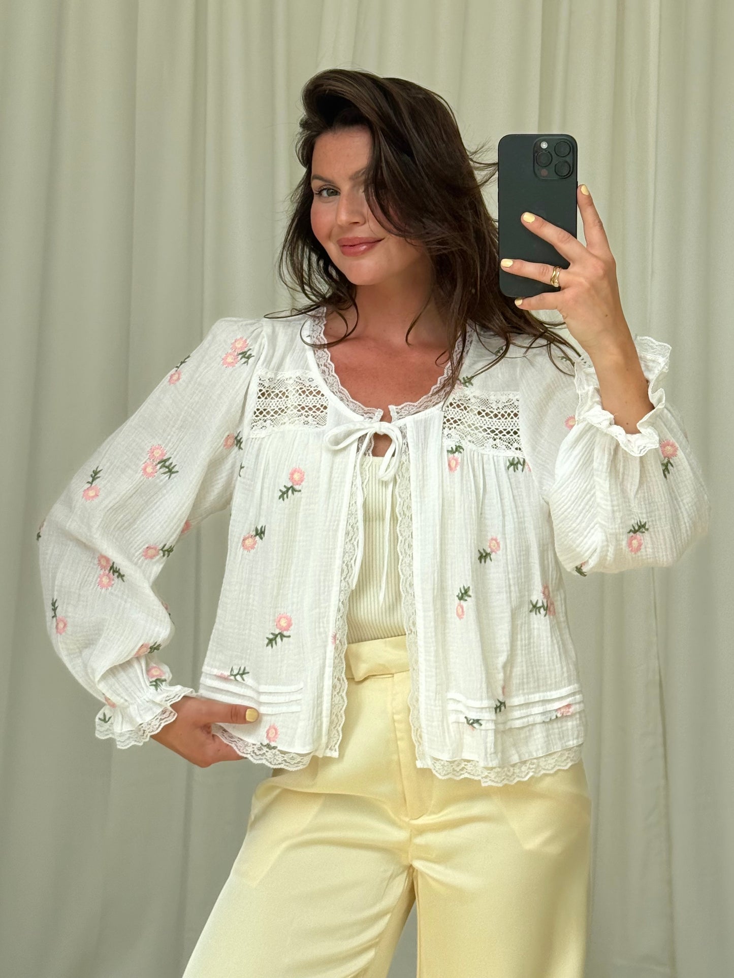 BAUMWOLLBLUSE LILLY MIT BESTICKTEN BLUMEN