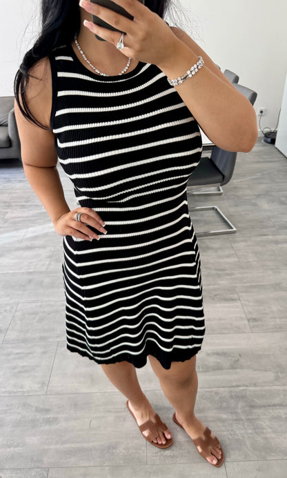 STRICKKLEID MONA STREIFEN SCHWARZ – Miss Nova Damenmode